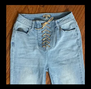 Wonderly Urban Cowboy Light Wash High Rise Boot Cut Jeans With Tie Closure. gently warn& are in excellent condition. measurements approximately 13” waste x 10” rise x 42” long. Non smoking home. priced to sell at as is condition. Don’t like my price, make reasonable offer! And thank you for checking my closet. thumbnail 3