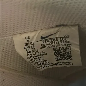 Nike White and Black Sneakers thumbnail 6