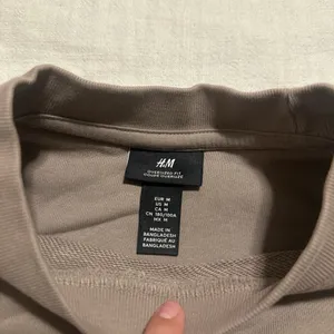 H&M Oversized Crewneck thumbnail 2