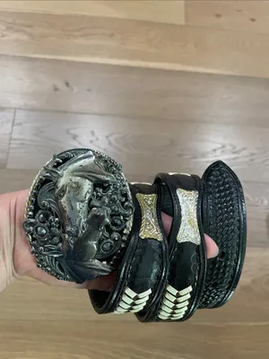 Western Black Leather Belt With Buckle Featuring Two Kissing Horse Heads thumbnail 3
