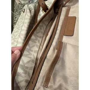 Michael Kors Jet Set Travel Tote - Vanilla MD tote Hang Tag Logo thumbnail 9