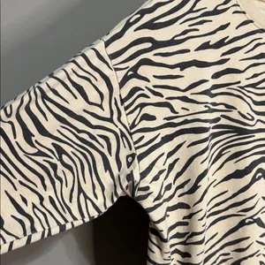 Easel S Zebra Print Sweatshirt Cream Black Animal‎ Print Cozy Trendy Lounge thumbnail 3