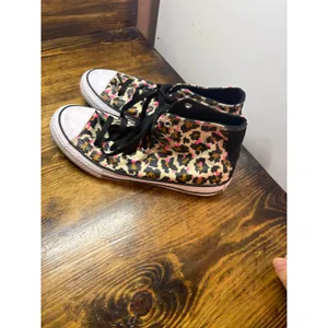 Converse Tan Cheetah Print Sneakers Size 5.5‎ thumbnail 2