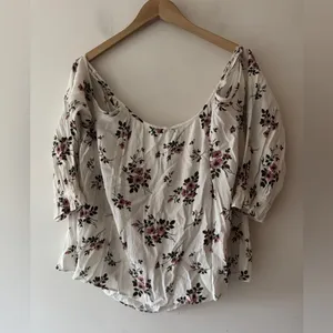 American Eagle Off the Shoulder‎ White Floral Boho Flowy Blouse thumbnail 4