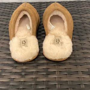 UGG Scuff suede slippers women’s size 6 thumbnail 2