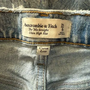Abercrombie & Fitch Ultra High Rise 90s Straight Jean Curve Love Size 29 thumbnail 7