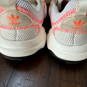 Adidas‎ Haiwee Women's Shoes White-Signal Coral EF4451 Size 6.5 thumbnail 4