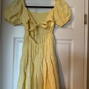 Women’s Yellow Puff-Sleeve Tiered Dress thumbnail 2