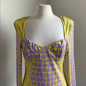 SHEIN Animal Print Top Womens Sz Large Yellow Purple Stretch Sweetheart Neck thumbnail 3