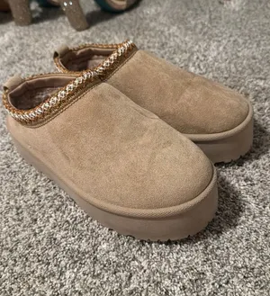 American exchange Ugg shoes Tan Size 6.5 thumbnail 1