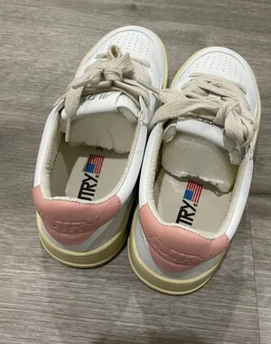 Autry Medalist White And Pink Low-Top Sneakers thumbnail 3