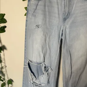 American Eagle Strigid Distressed Super High Rise Baggy Wide Leg Ankle Jeans thumbnail 2