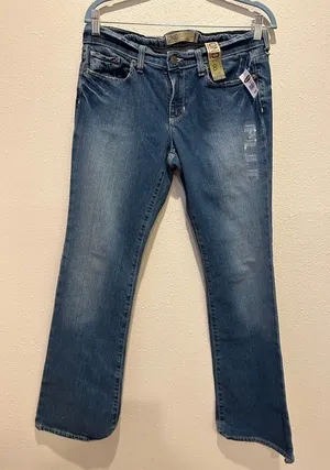 Old‎ Navy Low Rise Flare Jeans - Size 8R - NWT thumbnail 1
