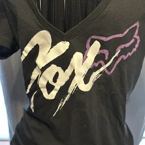 Women fox racing v neck t-shirt​​ thumbnail 3