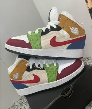 Air Jordan 1 Mid woman’s size 6.5 Messy Room DR6957-100 athletic thumbnail 5