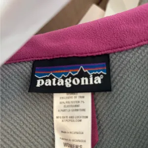 Patagonia Women's Gray and Pink Ski Jacket thumbnail 4