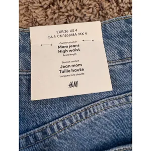 H&M High Waist Mom Jeans Women's Size 4 Blue Denim Ankle Length thumbnail 5