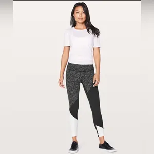 Lululemon Wunder Under Hi-Rise‎ 7/8 Tight in Black White Colorblock thumbnail 3
