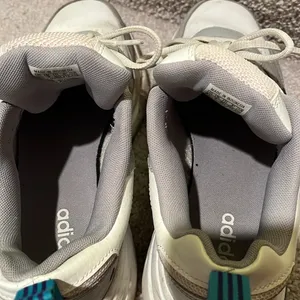 Adidas sneakers women’s 8.5 thumbnail 5