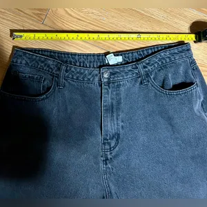Forever 21 🏷️🏷️Women 33 Black wash, high rise, wide leg denim jeans thumbnail 4