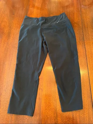 Nike Black Capri Performance Leggings thumbnail 1