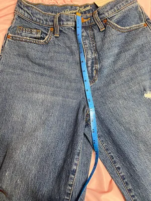 Universal Threads Distressed Jeans thumbnail 5