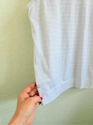 Lululemon Swiftly Breathe Muscle Tank Top White Sleeveless Perforated Knit 6 thumbnail 5