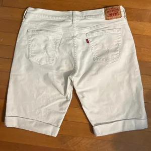 Vintage Levis 515 Cuffed Denim Jean Shorts Size 12 White Mid Rise Bermuda 10.5” thumbnail 2