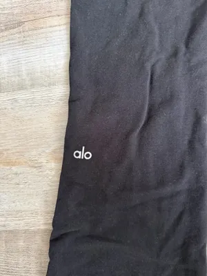 Alo yoga pants  thumbnail 2
