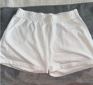 White shorts Size XL thumbnail 1