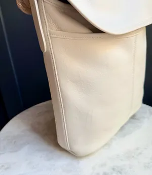 Vintage Unbranded Cream/White Leather Flap Crossbody Bag-Excellent Interior thumbnail 6