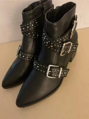 Steve Madden women Black leather Studded Buckle biker moto Ankle Boots US 6 thumbnail 2