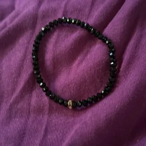 Elegant Black Beaded Bracelet thumbnail 3