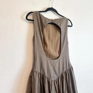 Reformation | NWT Elvira Open Back Bubble Hem Midi Dress Morel Brown | Size 6 thumbnail 7