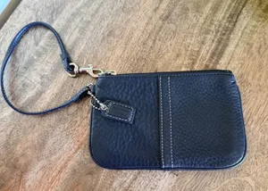 Coach‎ Wristlet Women Small Black Pebbled Leather Contrast Stitch Pouch Zip thumbnail 1