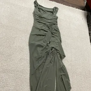 Elegant Asymmetrical Green Dress Saints & Secrets Size XS thumbnail 16