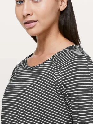 Lululemon Emerald Long Sleeve In Grey and White Sz 8 thumbnail 3