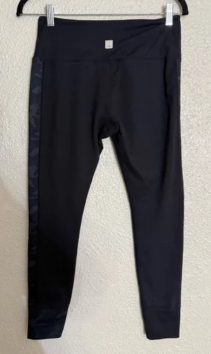 Vuori Asymmetric Color Block Leggings Camo size Medium thumbnail 1
