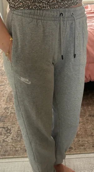 Nike Women’s Joggers thumbnail 3