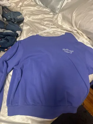 Hollister Crewneck thumbnail 3