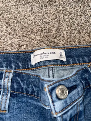 Abercrombie & Fitch The Skinny High Rise Distressed Raw Hem Jeans Size 30 10s thumbnail 3