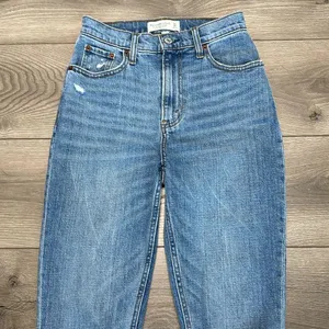 Abercrombie & Fitch The 90’s Slim Straight Ultra High Rise Curve Love Jeans 24 thumbnail 2