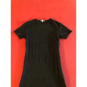 Missguided black casual short sleeve t-shirt dress Size 4 thumbnail 2