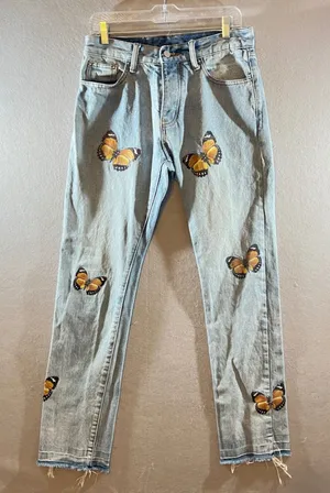 683 | MNML Butterfly Graphic Raw Hem Straight Leg Jeans Light Wash Blue‎ 30 thumbnail 1