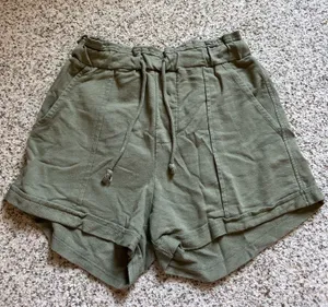 Arizona Jeans green linen shorts thumbnail 1