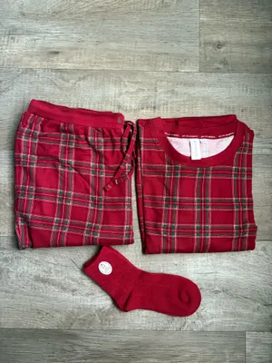 NWT Christmas Joy Spun Pajamas with Socks Sz L thumbnail 3