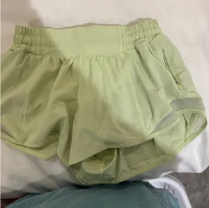 Lululemon Hotty Hot 2.5" thumbnail 1