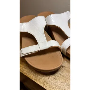 Vionic Ellie White Snake Embossed T-Strap Wedge Orthotic Sandals 7 thumbnail 2