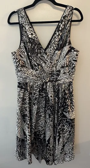 White House Black Market Dress White/Black Vintage Size 12 Vneck Sleeveless Y2K thumbnail 1