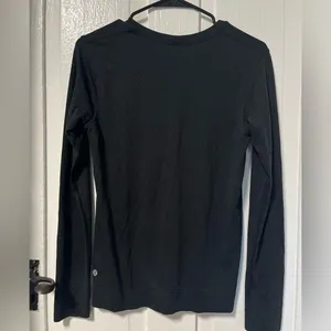Rare Lululemon Breeze by long sleeve Lululemon across chest black size 4 thumbnail 5